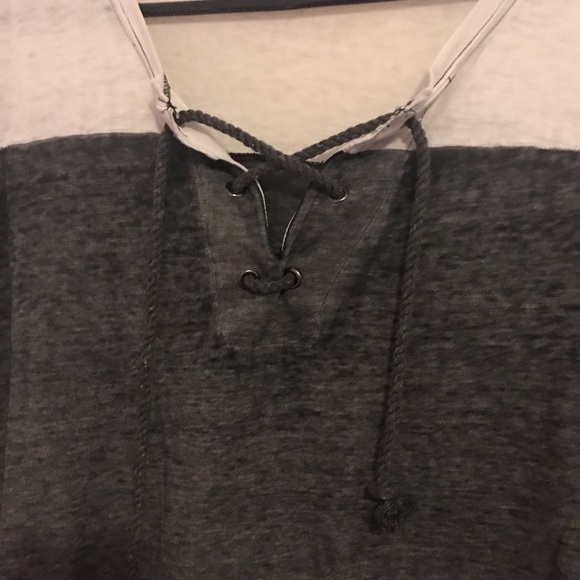 No Boundaries gray tee - Picture 2 of 4